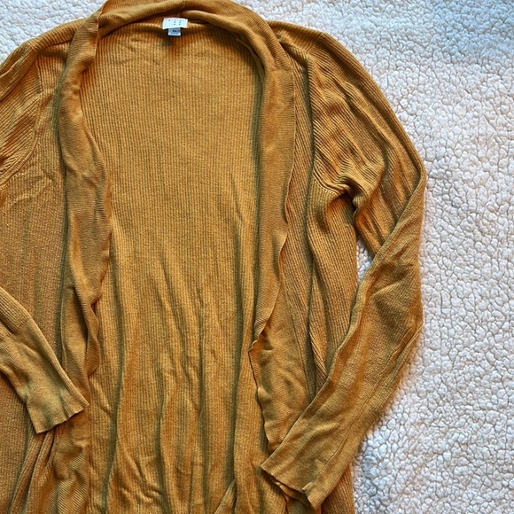 🦋3/$20 A New Day Target Gold long Yarn Cardigan with no pockets - Picture 4 of 10